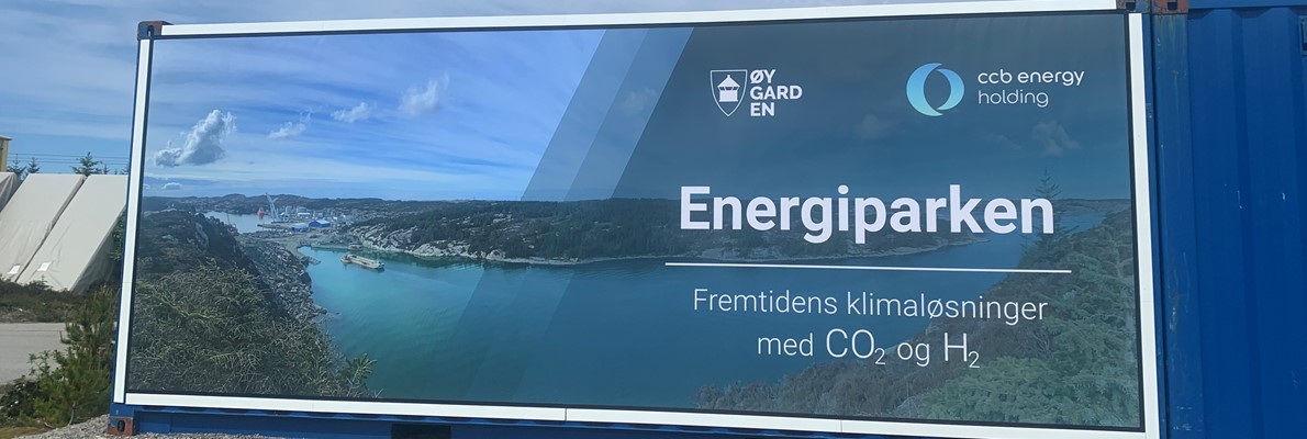 Flexsign setter opp fine reklamer på nye containere for CCB Energy